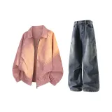 Розовое пальто + винтажные синие штаны