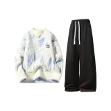 Топ цвета экрю + черные штаны