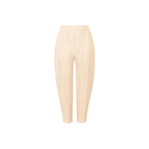 PLEATS PLEASE ISSEY MIYAKE Повседневные брюки Женские