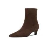 Коричневый