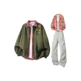 Армейский зеленый + красный, рубашка, светло-серые штаны