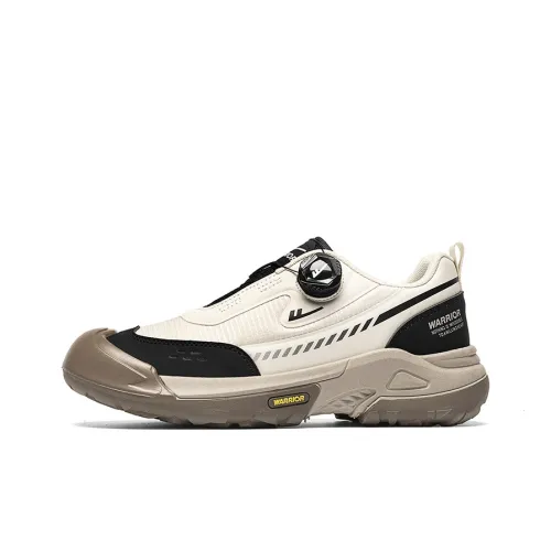 Warrior Альпинистские и туристические ботинки Низкие Бежево-черные Мужские