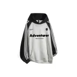 Белый, серый с черными рукавами.