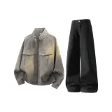 Хаки кожаная куртка + черные джинсы