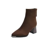 Коричневый