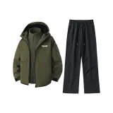 Зелёный топ + чёрные штаны