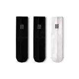 2 черных, 1 белый