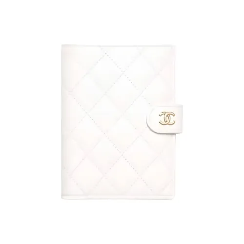 CHANEL Телячья кожа Держатель для паспорта Стандартный Женский Белый