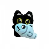 Котенок ест большую рыбку