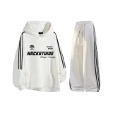 Белый топ + бело-серые штаны