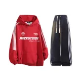 Красный топ + черные штаны