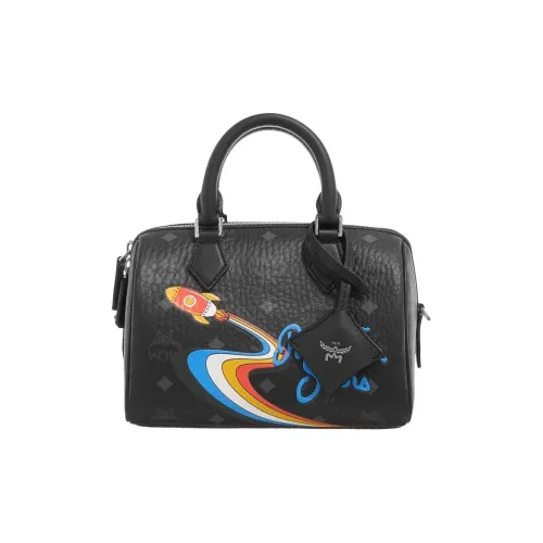 MCM Ella Тисненый холст Бостон Сумка через плечо Сумка Маленькая Женская Черная