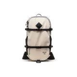 Снег, гора, черный