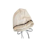 Бежевый, звезды, бусины, свободная шапка-бини