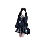 Черно-белая юбка в клетку + темно-серый кардиган + галстук-бабочка