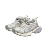 Светло-бежевый