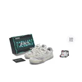 Жемчужно-белый