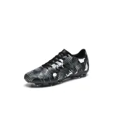 Шипы черного цвета