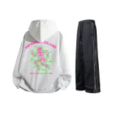 Свитшот из фотинии серого цвета + черные повседневные штаны