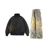 Чёрный топ + жёлтые грязные штаны