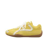 Желтое яблоко