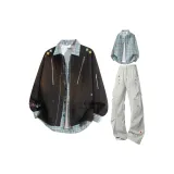 Чёрная куртка + синяя рубашка в клетку + светло-серые штаны