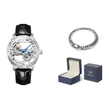 Чёрная кожа с белым циферблатом.