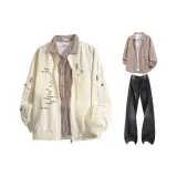 Бежевый пальто + кофейная рубашка в клетку + угольно-черные штаны