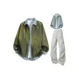 Армейская зеленая куртка + синяя рубашка в клетку + светло-серые штаны