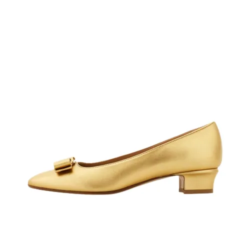 FERRAGAMO Vara Грубый каблук Высокие каблуки 3 см Женские Золотой