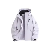 Фиолетовый цвет белой лозы.