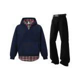 Темно-синий свитшот + черный боткат деним