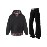 Темно-серый свитшот + черный боткат деним