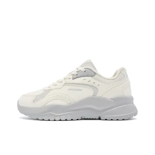 QIAODAN Little Millennium Slip-resistant Abrasion-resistant Low Top Casual Shoes Women's Ivory Light Gray QIAODAN Little Millennium Противоскользящий Устойчивый к истиранию Низкий Топ Повседневная Обувь Женская Айвори Светло-Серый