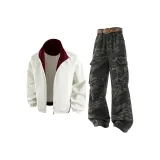 Бежевая куртка + камуфляжные штаны