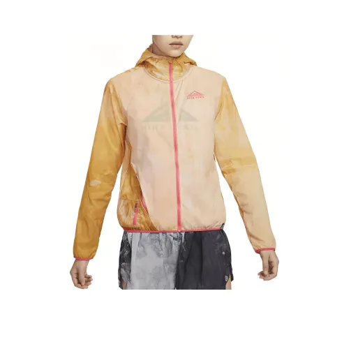 Nike Куртки и Пальто Женские Желтые