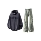 Серый стандартный свитшот + желтые грязные штаны