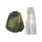 Зелёный топ + белые джинсы