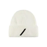 Молочно-белый