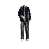 Чёрное пальто + длинная белая футболка + синие джинсы K80