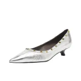 Серебристый