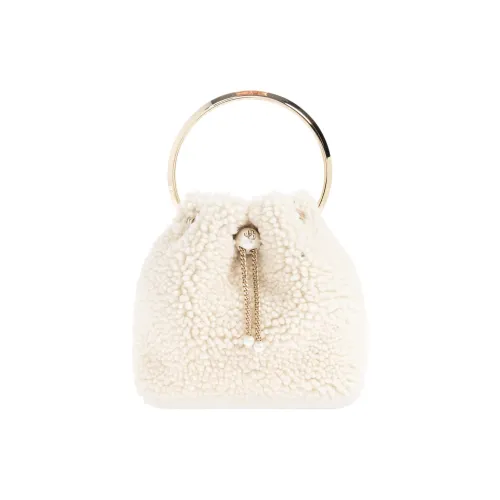 Jimmy Choo Сумка-ведро из меха женская кремовая