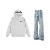 Белый, серый, вереск, черный текст + светло-синие джинсы