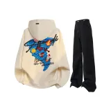 Абрикосовый свитшот + черные джинсы