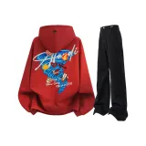 Бордовый свитшот + черные джинсы