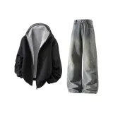 Чёрный топ + жёлтые грязные штаны