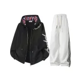 Чёрный топ + белые и серые штаны