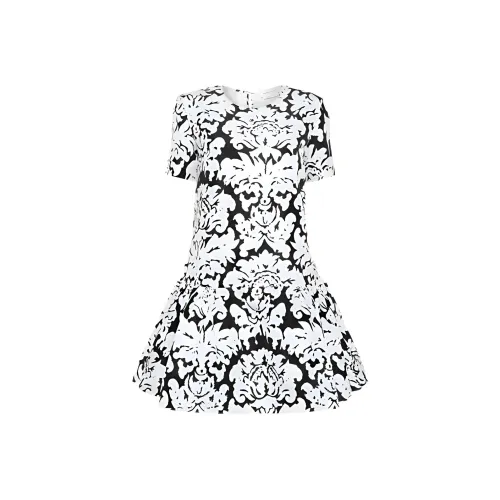 Alexander McQueen SS24 Короткое платье с короткими рукавами женское черное