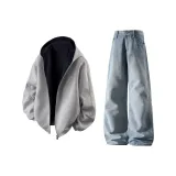 Светло-серый топ + синие штаны