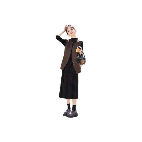 Kangaroo Женские Комплекты с Юбкой